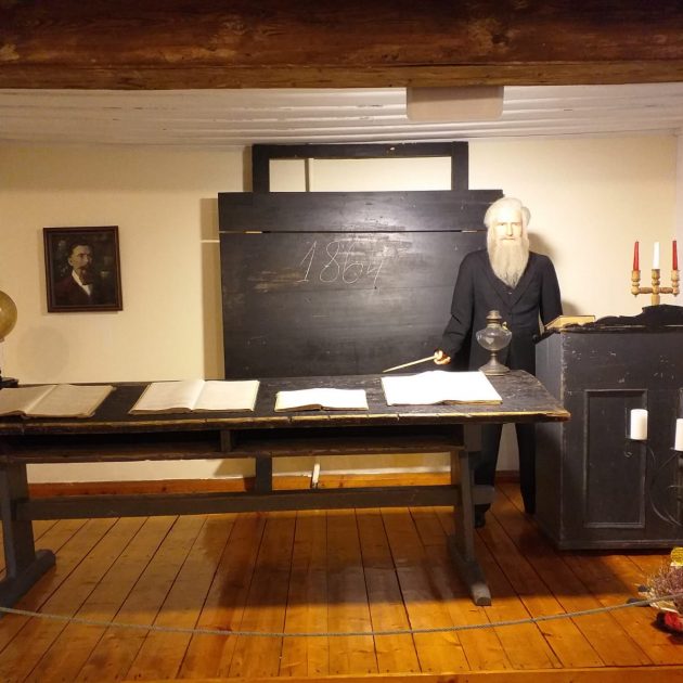 Ēnu dienā Ainažu jūrskolas muzejs aicina skolēnus iepazīt darbu muzejā.