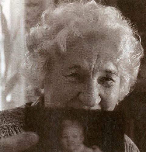 Foto: Astrīda Meirāne. Fotogrāfe Ilga Straume. 2002. gads