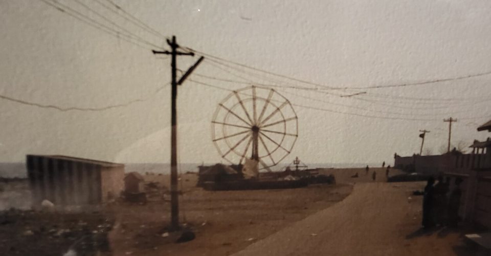 Ieskats mākslinieku Vijas Jansones un Kaspara Lielgalvja tekstilmākslas un analogās fotogrāfijas darbu izstāde “Uzkāpt kalnā”.