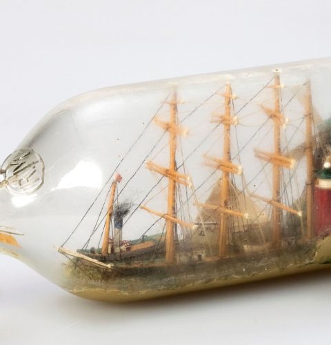 Landscape placed in a glass bottle: 4-masted sailboat 