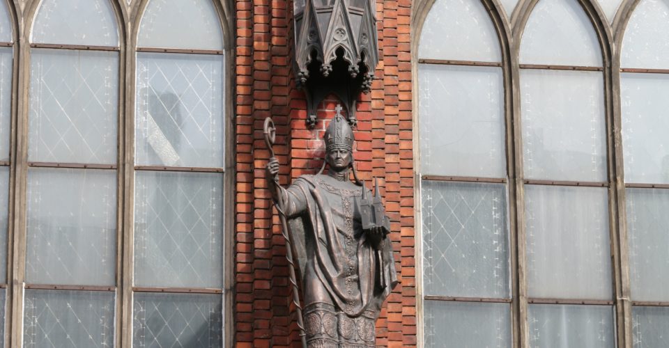 Restore monument of Bishop Albert. Sculptors Oskars Mikāns, aigars Zemītis, metal craftsman Jānis Vaivods. 2001