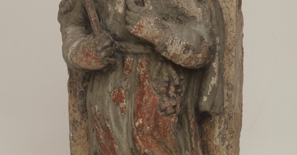 Mūks ar pātagu, 16.gs. Pēc katoļu mūku padzīšanas skulptūra tika novietota virs Bīskapa vārtiem.