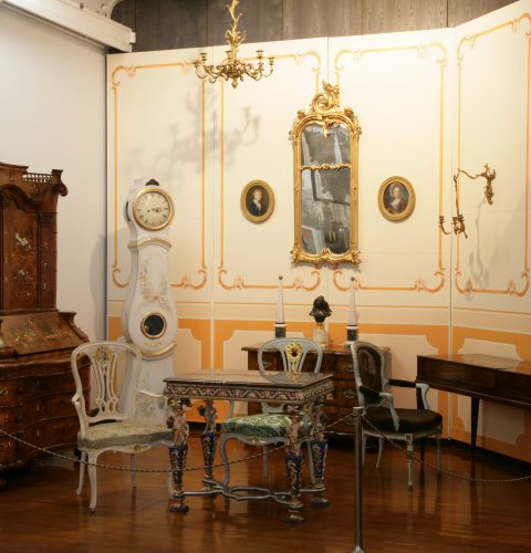 Rokoko istaba – Doma muzeja 20. gs. sākuma ekspozīcijas rekonstrukcija
