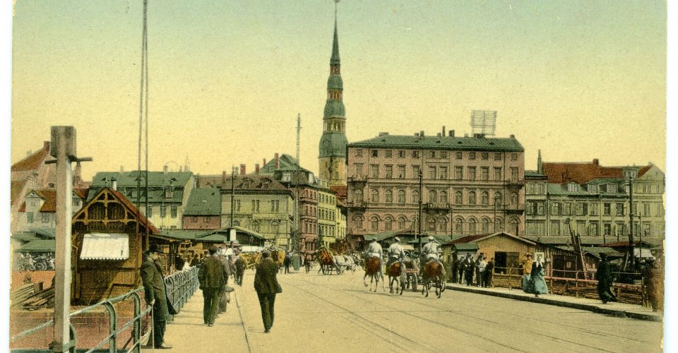 Pastkarte ar Rīgas skatu no Pontonu tilta, 20. gs. sākums