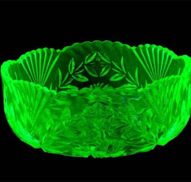 Par urāna stikla trauku maģisko gaismu un citiem “Iļģuciema stikla” izstrādājumiem