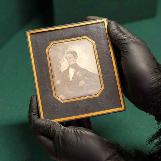 Fragile memories. Daguerreotypes, ambrotypes and tintypes in Latvia