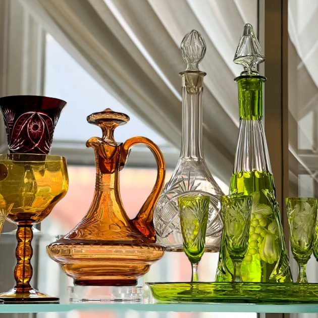 Starptautiskajā Stikla gadā ekspozīcijā fabrikas “Neo-Fēnikss” –  “Komunārs” stikla izstrādājumi no muzeja krājuma